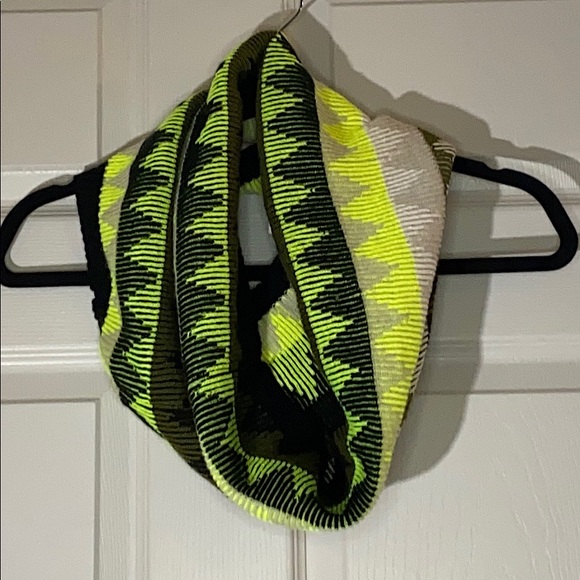 BCBG Face + Neck Warmer | Scarf | Face Mask | Wrap - Picture 7 of 7